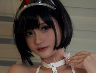 比起其他风格，还是Azami在水手服里才显得那么随意，图包里的每一张都很有味道。