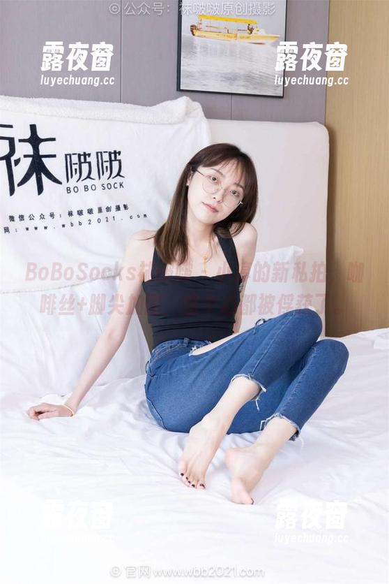 BoBoSocks袜啵啵-小淳 BoBoSocks袜啵啵 - 小淳的新私拍,咖啡丝+脚尖加固,整个心都被俘获了。
