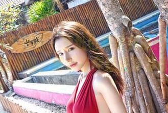 Feilin嗲囡囡 – 壁纸也想穿棉袜？看艾静香的写真，绝对让你想重新装修！