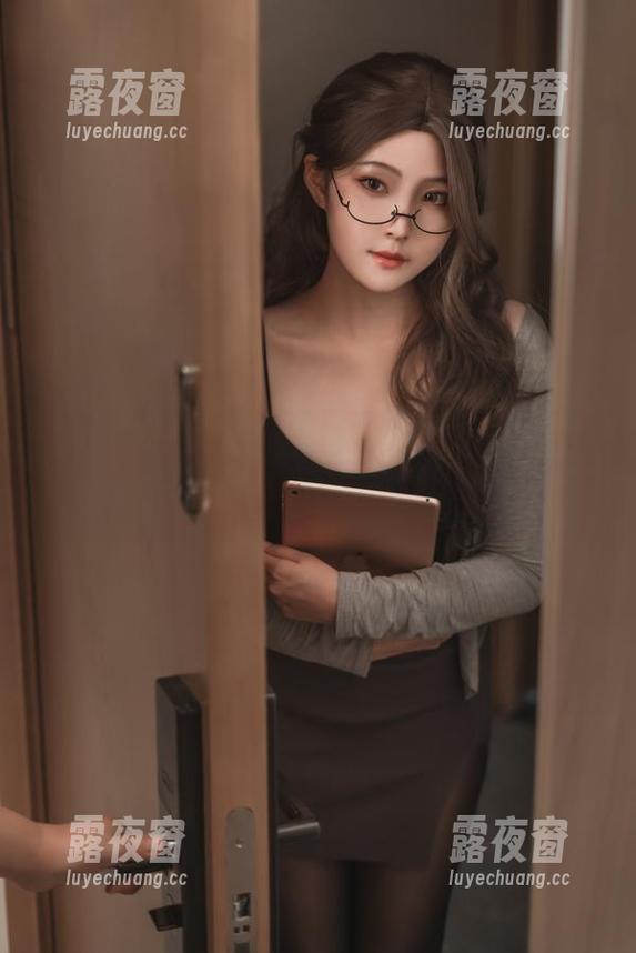 Natsuko夏夏子 油亮的Natsuko夏夏子,又是一次“反射镜”在线的写真,连反射都在炫耀吧!
