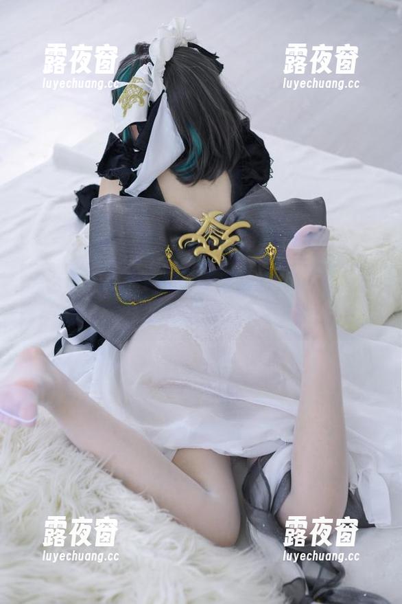 怎么可能不爱PAKI草莓酱的JK黑丝写真集？分享我的看法，不说真话！