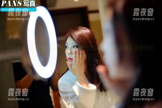 PANS-娃娃 PANS - 谁说壁纸不能嫉妒?当娃娃的美图让比基尼愈发耀眼时,它默默泪目。