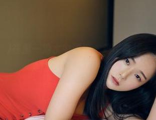 看Pia(피아)在那一池水中漂浮，难以自拔——[DJAWA]游泳课图包分享！