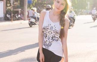 TGOD推女神 – 水手服系列，莫雅淇在海边扮演小女神的图片合集