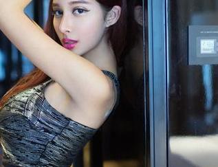 TuiGirl推女郎 – 全套婚纱写真，赵纹清能把一扇门拍得和C位模特比美！