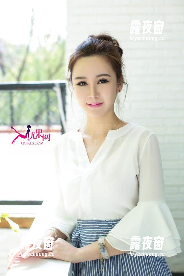 UGirls尤果网 - 在杨果果的毛衣更新合集里，谁说只有冷才适合围起来？