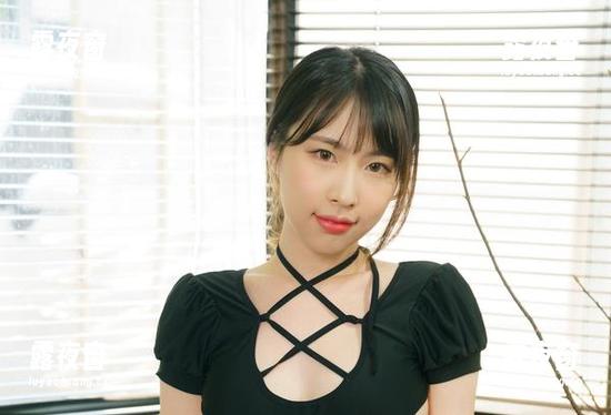 说说Uhye(이유혜)的校服，高清写真里的青春迷雾。