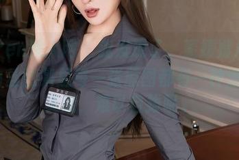 Xiuren秀人网 – 我发现了，董媛媛Janel的白丝图集里每一张原图都有一种流动的美感，难以自拔呢。
