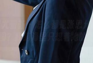 YouMi尤蜜荟 – 怎么都是张思允Nice的御姐图？我脑海里只想着她的眼神…