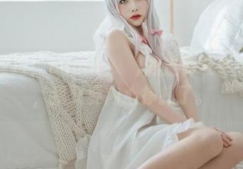 无可救药！Yuna(윤아)的连体衣套图更新，我又要内心挣扎了。