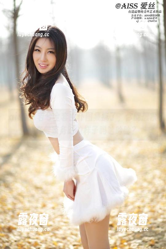 aiss - 若兮全套女仆图集疯了，你能想象她在做家务时的样子吗哈哈哈？