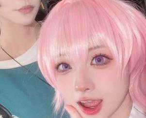 看！Wendy的校服cos，一张图片就能唤醒我多少‘青葱岁月’