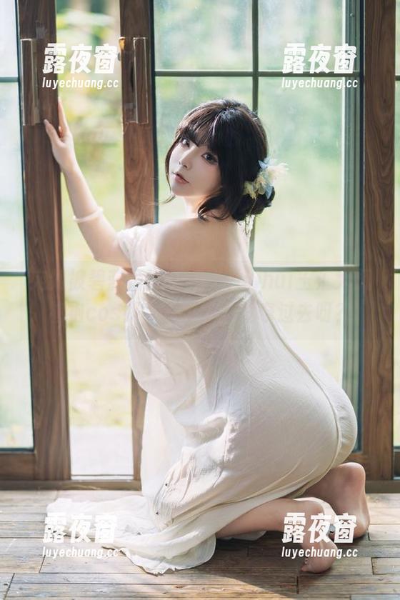 yuuhui玉汇 宛如被碧蓝海洋包裹,yuuhui玉汇大凤旗袍cos照,能不能把我牵过去呀?
