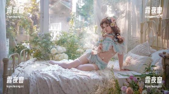 瞧，这一笑芳香沁的图包，透明女仆气场无敌，你能顶得住吗？