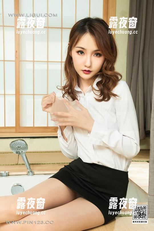 丽柜 - 桃子的最新图包上线！这女孩比水果还甜，果然是“桃”里挑花。