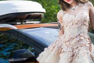 头条女神 – 牛仔裤类型百百款，娜依灵儿的写真却给我一种回到旧时的气息