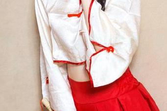 头条女神 – 用水手服突破桎梏，筱溪把无圣光的美图玩成了日常。