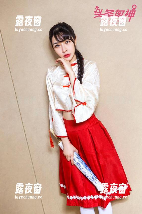 头条女神-筱溪 头条女神 - 用水手服突破桎梏,筱溪把无圣光的美图玩成了日常。