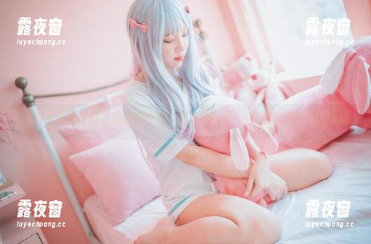 当双人合影打破了单调的框架，姜仁卿(강인경)这组写真似乎在低语