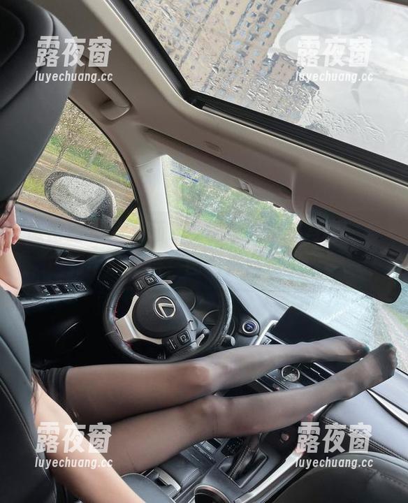 微密圈 - 宝儿茹171的油亮黑皮写真，瘦到不敢相信，图包都自愧不如。