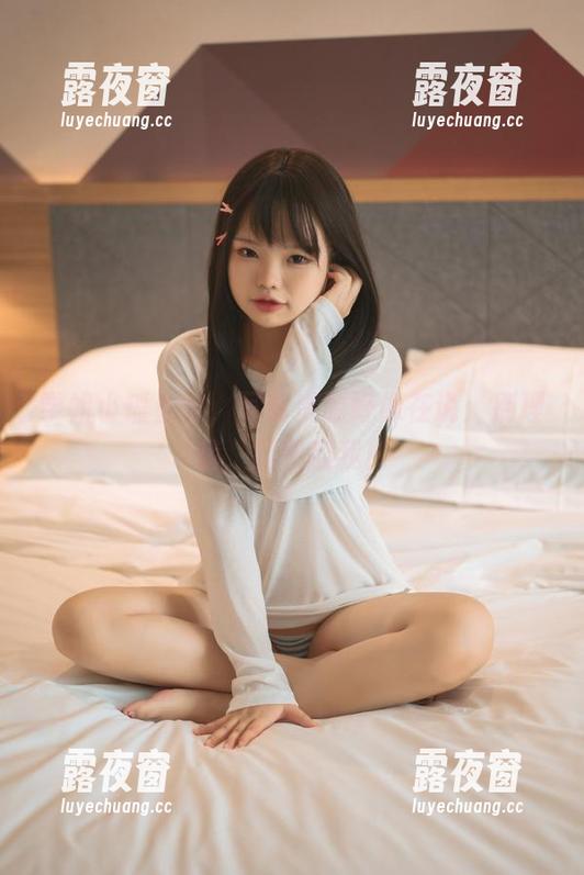 小瑶幺幺 学姐小瑶幺幺,写真资源好像在说:别理我,赶快翻我!