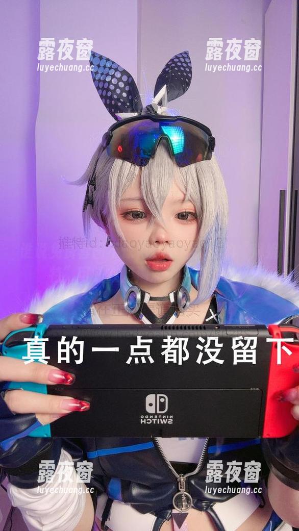 谁说免费套图不惊艳？小瑶幺幺的“琳妮特”可是在暗潮涌动中等待你。