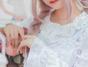 免费旗袍秀，照片里的小野妹子w完全不怕显腿短！