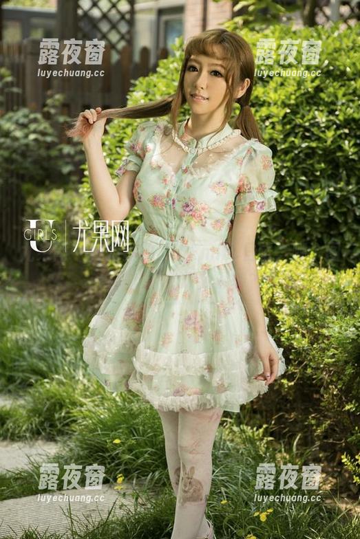 尤果网 - 校园里的奶茶Emily日常，哪个图包更新让你印象深刻？