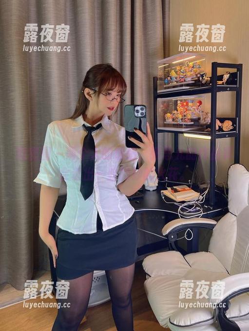 微密圈 - 两个人的情绪，张思允的作品真会透出一些微妙的火花。