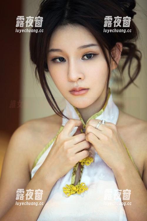 推女郎 - 原图展示！在杨伊的丝袜柔情中迷失