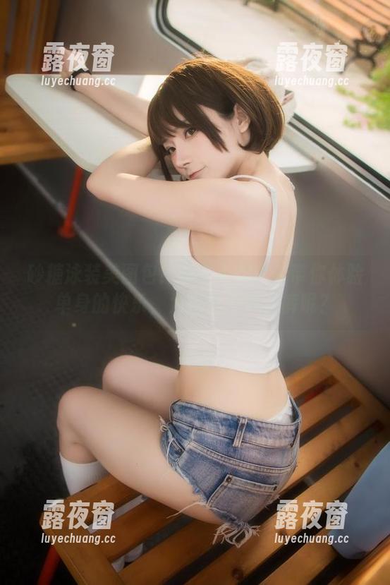 是三不是世w 砂糖泳装美图包!是三不是世w带你体验单身的快乐,为啥他不穿泳裤呢?