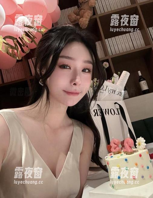 微密圈 - 看！是小逗逗的最新学妹照片，真的就让人多看几眼。