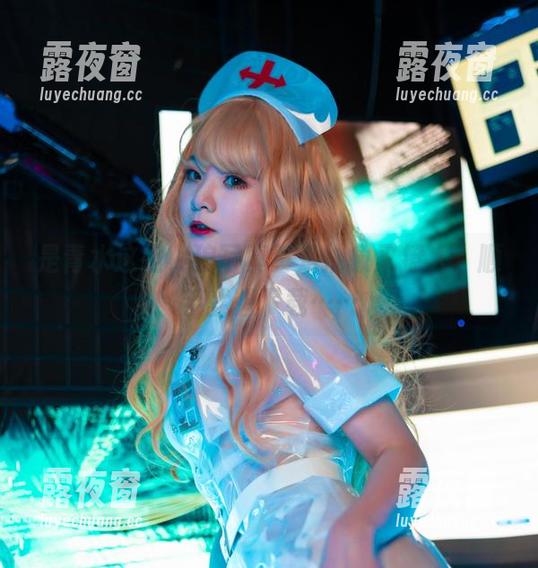 是青水这组小狼写真真是抽象又撩人，顺手就想下载……