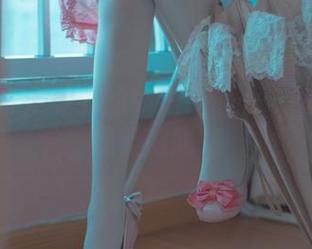 木花琳琳是勇者的私拍作品——睡衣里的温柔陷阱。