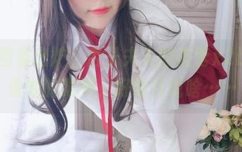 最新图集出炉，杏子夫人的夜莺x2b，你看她的眼神，好像在说啥……