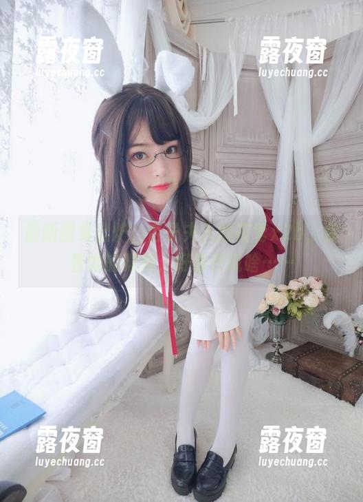 最新图集出炉，杏子夫人的夜莺x2b，你看她的眼神，好像在说啥……