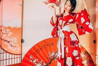 果团网 – 这次蜜桃Q妹儿的泳池美图，像是给人一种随波逐流的灵动