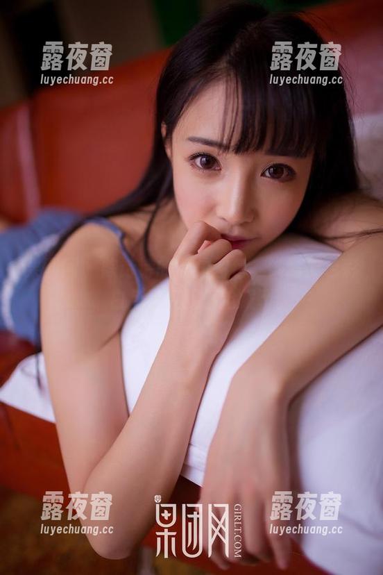 果团网-陈诗诗 果团网 - 陈诗诗的私拍图包,谁需要色彩,白色已经足够抢镜了。