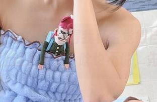 柳丸的私拍JK，看得我莫名觉得自己也应该再穿上这条裙子，啥也不说，先试试。