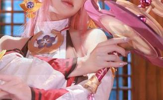海边选图在哪里？哦，原来在“桜满三时”的写真系列里翻到的呀！
