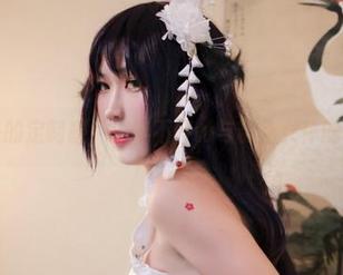 扑面而来的定制感，流年不停w与粉色女仆的亲密接触