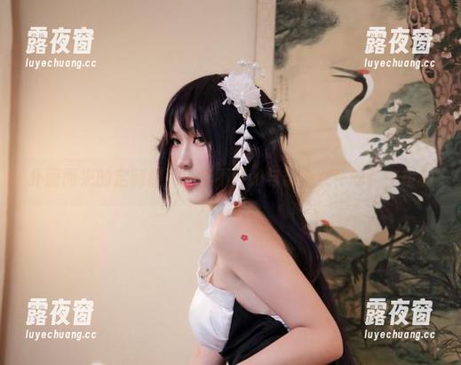 扑面而来的定制感，流年不停w与粉色女仆的亲密接触