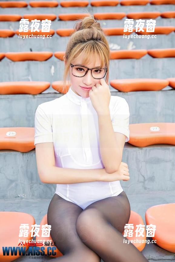 爱丝-若兮 爱丝 - 无圣光的礼服,你猜这是哪一秒拍的?图片里的若兮好像在说:你们懂的。