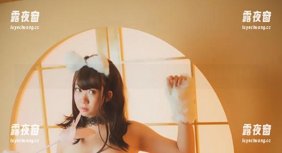甜糖大魔王 “妈妈子巫女”写真,甜糖大魔王可真会让人对巫术和家庭都刮目相看啊!
