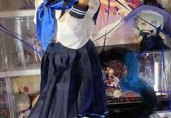 啧啧，最新的白栎Shirly写真中，丰川祥子校服真的逃不出小清新的影子。