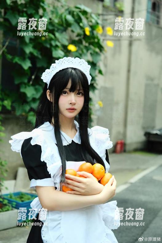 白莉爱吃巧克力 图片追踪,白莉爱吃巧克力的紫色与黑色,这身深巷女仆的西装太适合这氛围了吧?