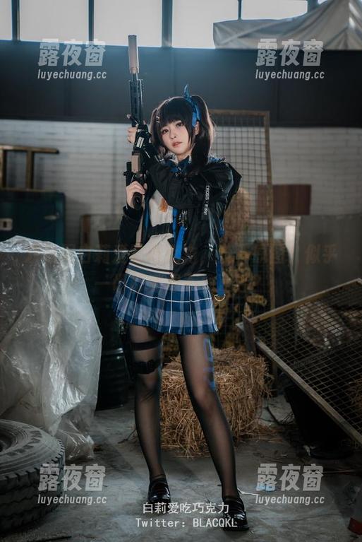 双马尾白莉爱吃巧克力，免费原图，似乎一切都变得不太正经？