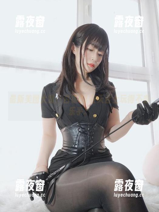 最新美图大赏：白银81在天台上玩得不亦乐乎。