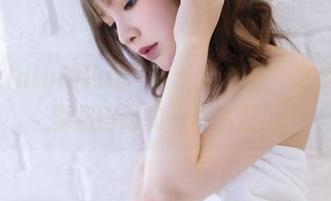 白露Bululu的豹纹写真：“观看”之余，脖子要扭得跟豹一样腻歪！