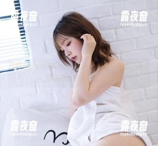 白露Bululu的豹纹写真：“观看”之余，脖子要扭得跟豹一样腻歪！